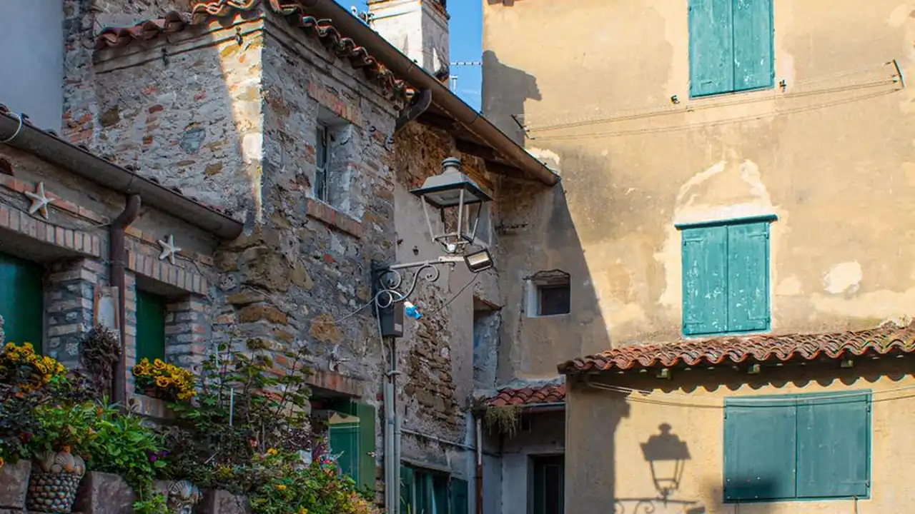 班花撩起我的🍌蹭来蹭去图片2